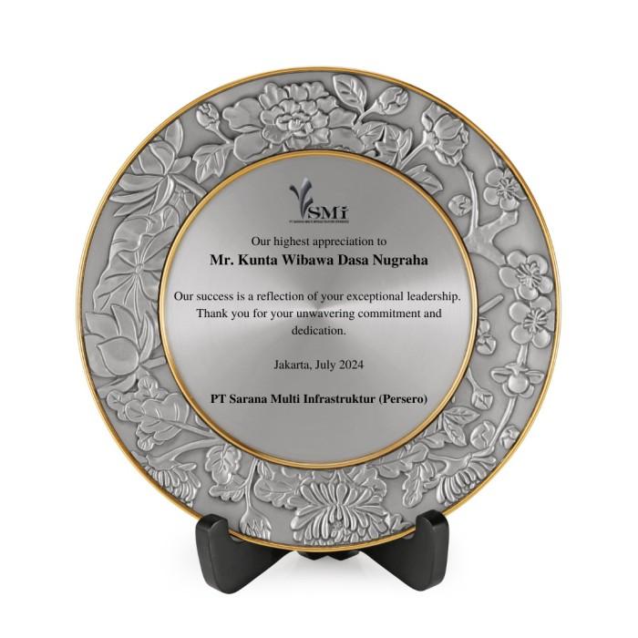 Black engraving Charge on Plate (16cm D)